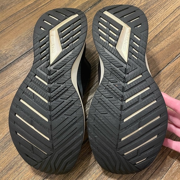 Brooks Women’s Levitate 4 Black White Running Shoes Sneakers Size 10.5 B Active - Picture 8 of 9